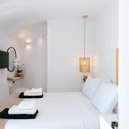 Nano Canaves Oia